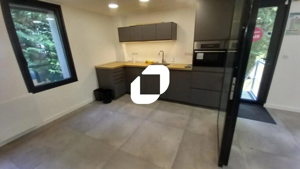 Bureau dans Marcq-en-Baroeul à louer - Photo de l’immeuble – Image 3 sur 8