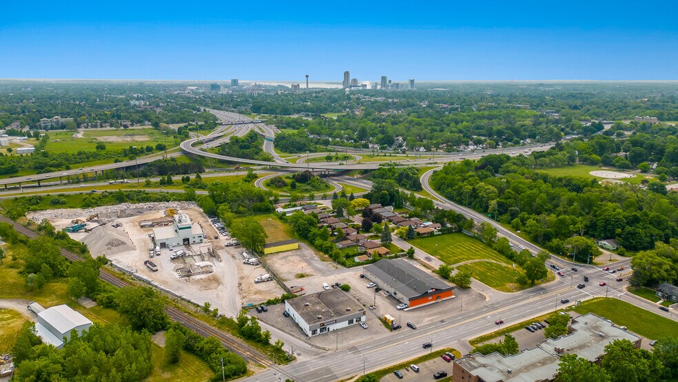5232 Montrose Rd, Niagara Falls, ON à vendre - Photo principale – Image 1 sur 33