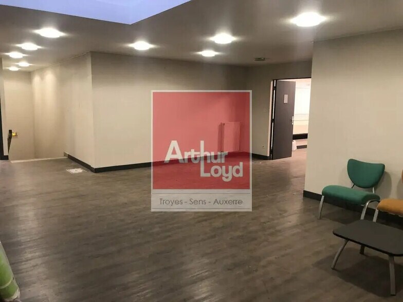 Bureau dans Troyes à louer - Photo de l’immeuble – Image 2 sur 6