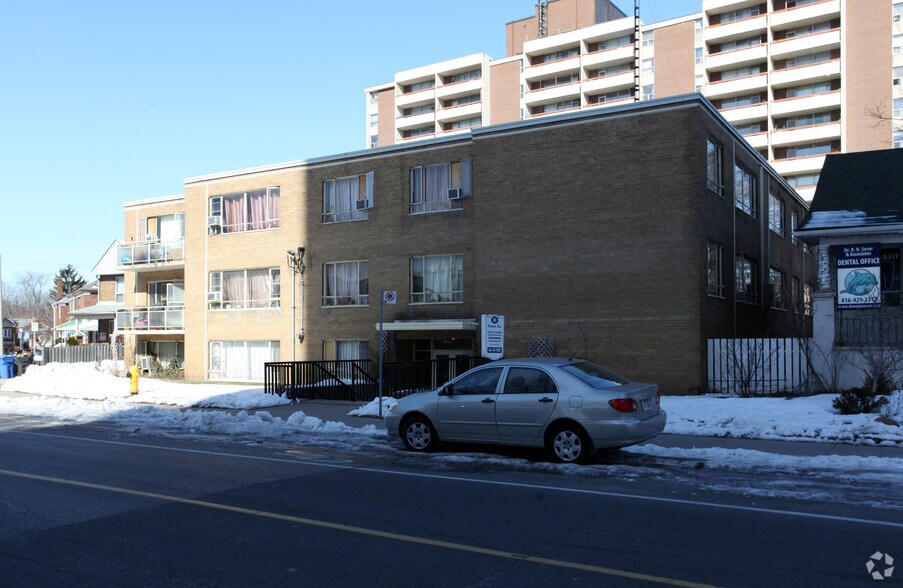 20 Cosburn Ave, Toronto, ON à vendre - Photo principale – Image 1 sur 2