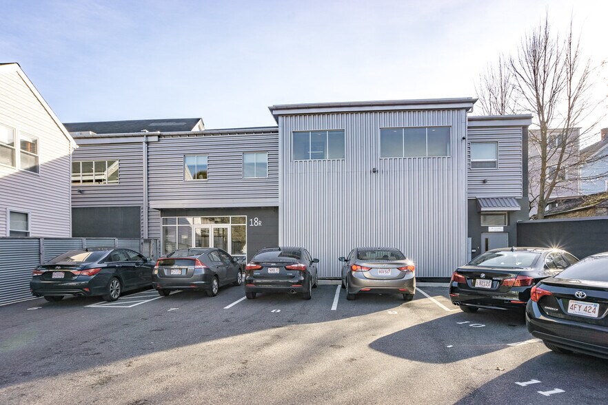 18 Shepard St, Brighton, MA à louer - Photo de l’immeuble – Image 2 sur 20