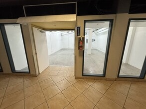 305 E 9th St, Los Angeles, CA à louer Photo intérieure– Image 1 sur 6