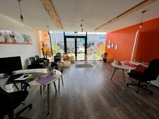 Plus de détails pour Local commercial à louer