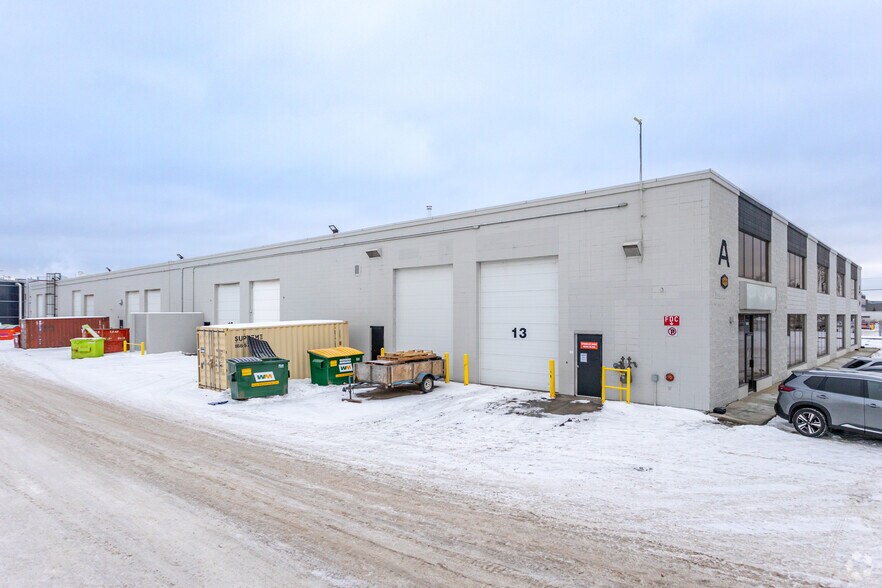 16204-16240 116 Av NW, Edmonton, AB à louer - Photo de l’immeuble – Image 2 sur 4