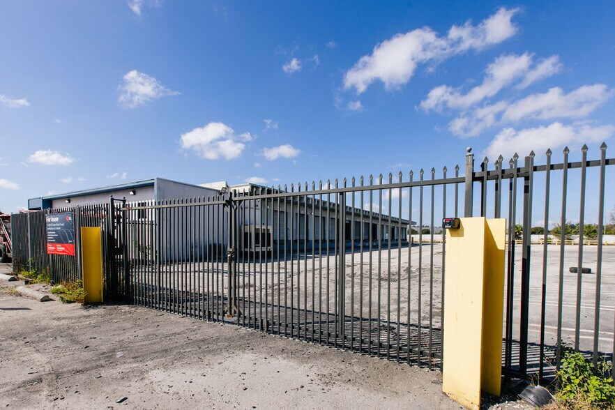 11700 NW 36th Ave, Miami, FL à louer - Photo de l’immeuble – Image 2 sur 5