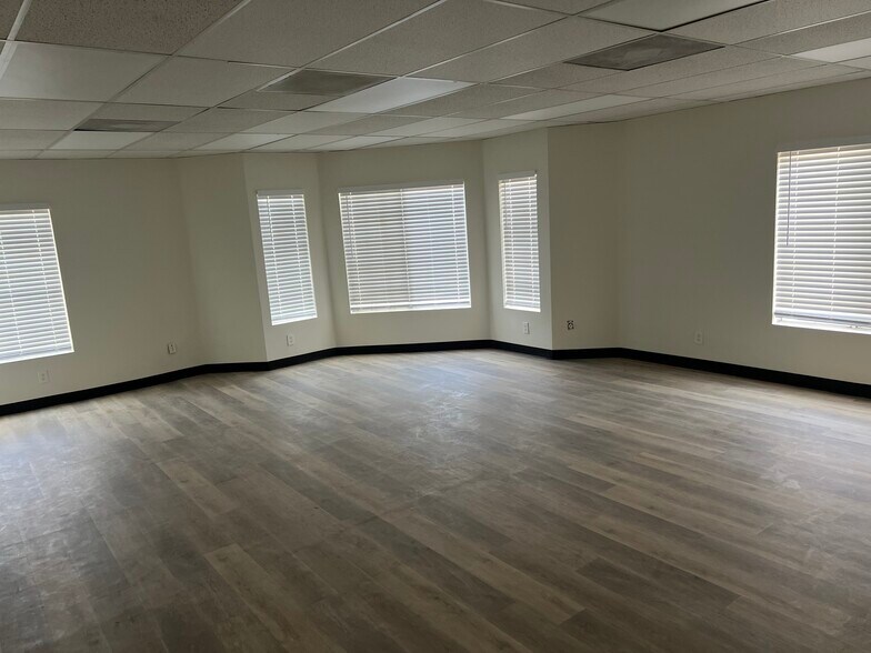 4192 Brockton Ave, Riverside, CA à louer - Photo de l’immeuble – Image 2 sur 7