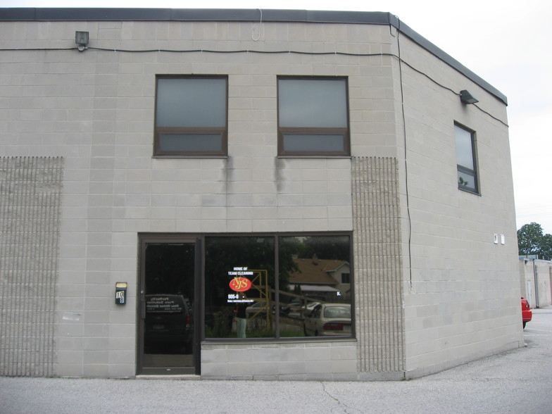 8 Hiscott St, St Catharines, ON à louer - Photo de l’immeuble – Image 3 sur 7