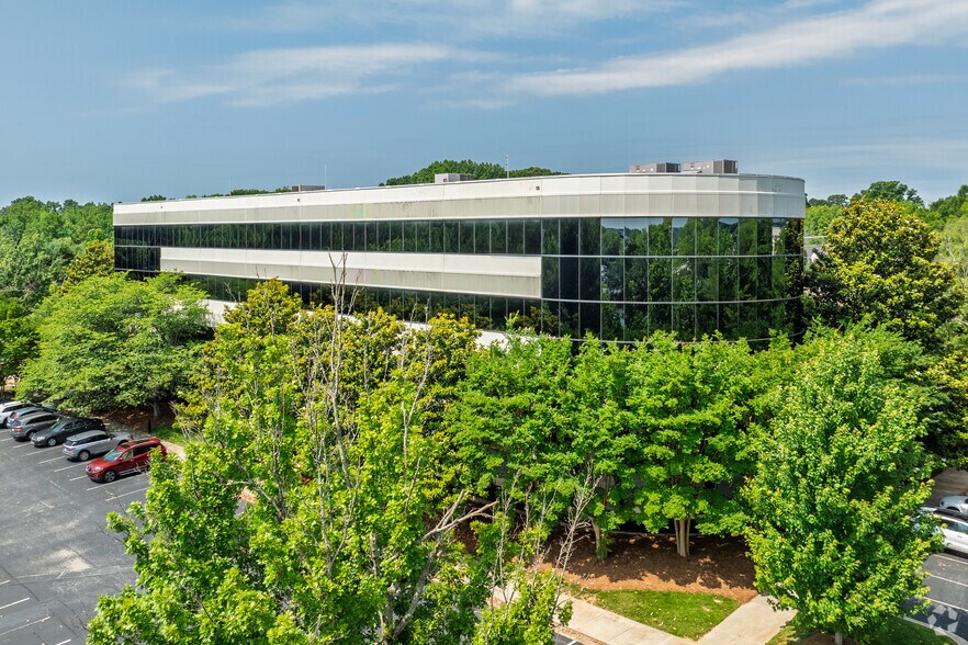 1801 Stanley Rd, Greensboro, NC à louer - Photo de l’immeuble – Image 3 sur 5