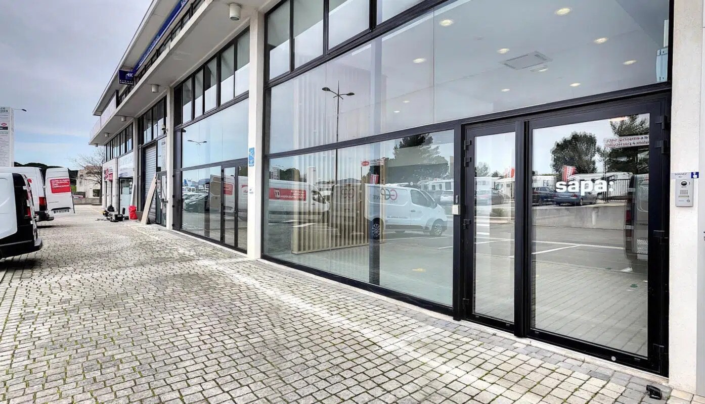 Local commercial dans Puget-sur-Argens à louer Photo principale– Image 1 sur 13