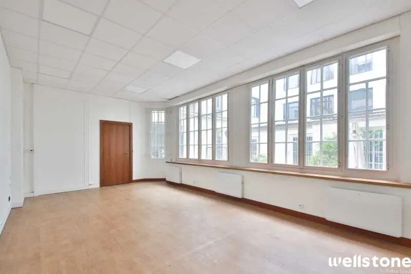 29 Rue D'Astorg, Paris à louer - Photo de l’immeuble – Image 2 sur 31