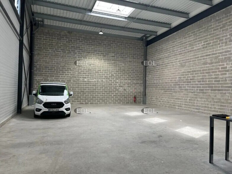 Local d’activités dans Cormeilles-en-Parisis à louer - Photo de l’immeuble – Image 3 sur 9