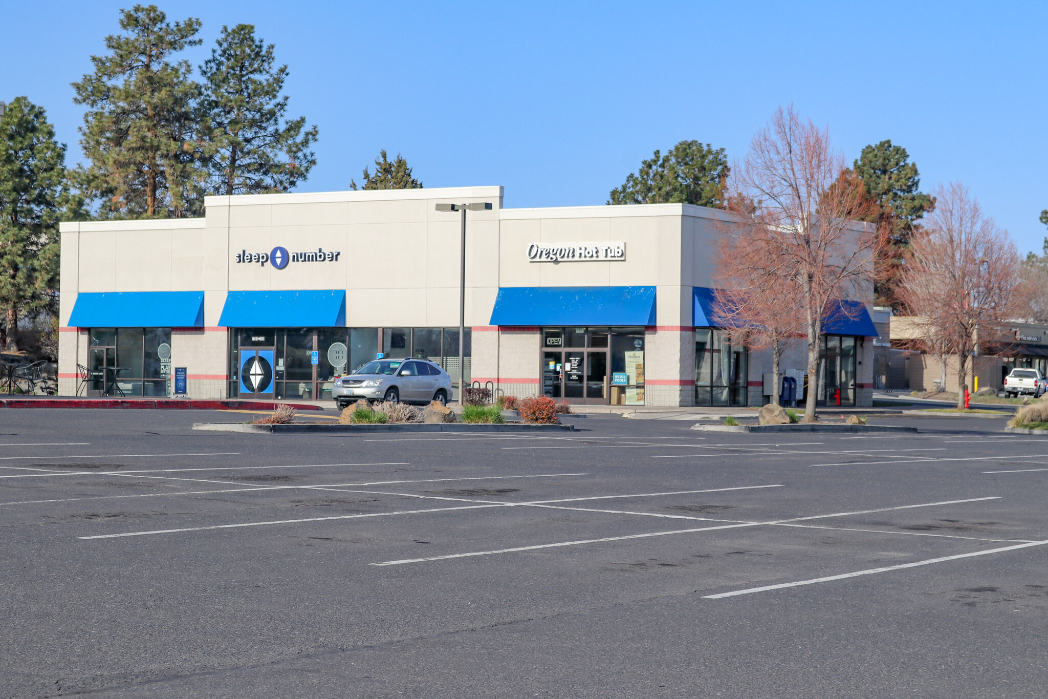 2600-2650 NE Highway 20, Bend, OR à louer Photo de l’immeuble– Image 1 sur 3