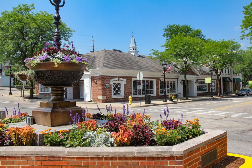 515 Crescent Blvd, Glen Ellyn, IL à louer - Photo principale – Image 1 sur 21