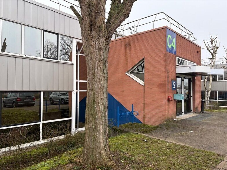 Rue Paul Henri Spaak, Saint-Thibault-des-Vignes à louer - Photo de l’immeuble – Image 3 sur 29