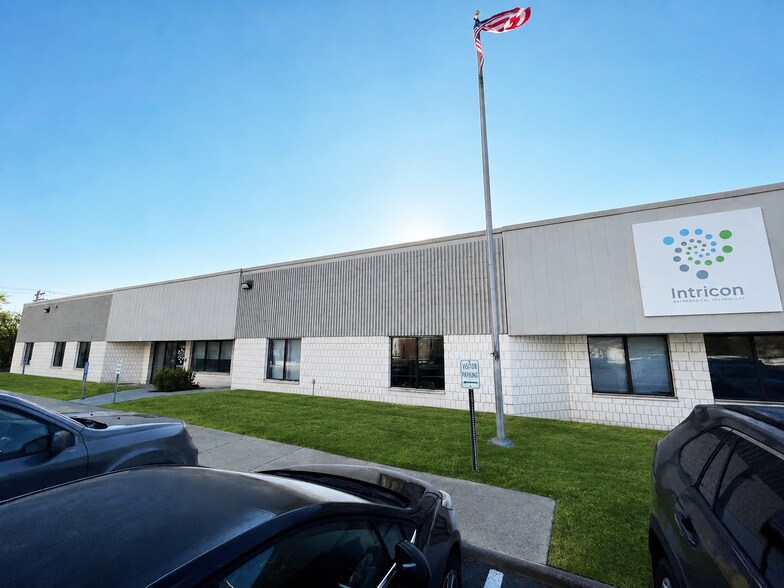 1260 Red Fox Rd, Arden Hills, MN à louer - Photo de l’immeuble – Image 2 sur 12