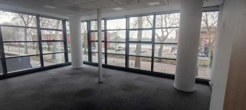 Bureau dans Rouen à louer - Photo de l’immeuble – Image 1 sur 6