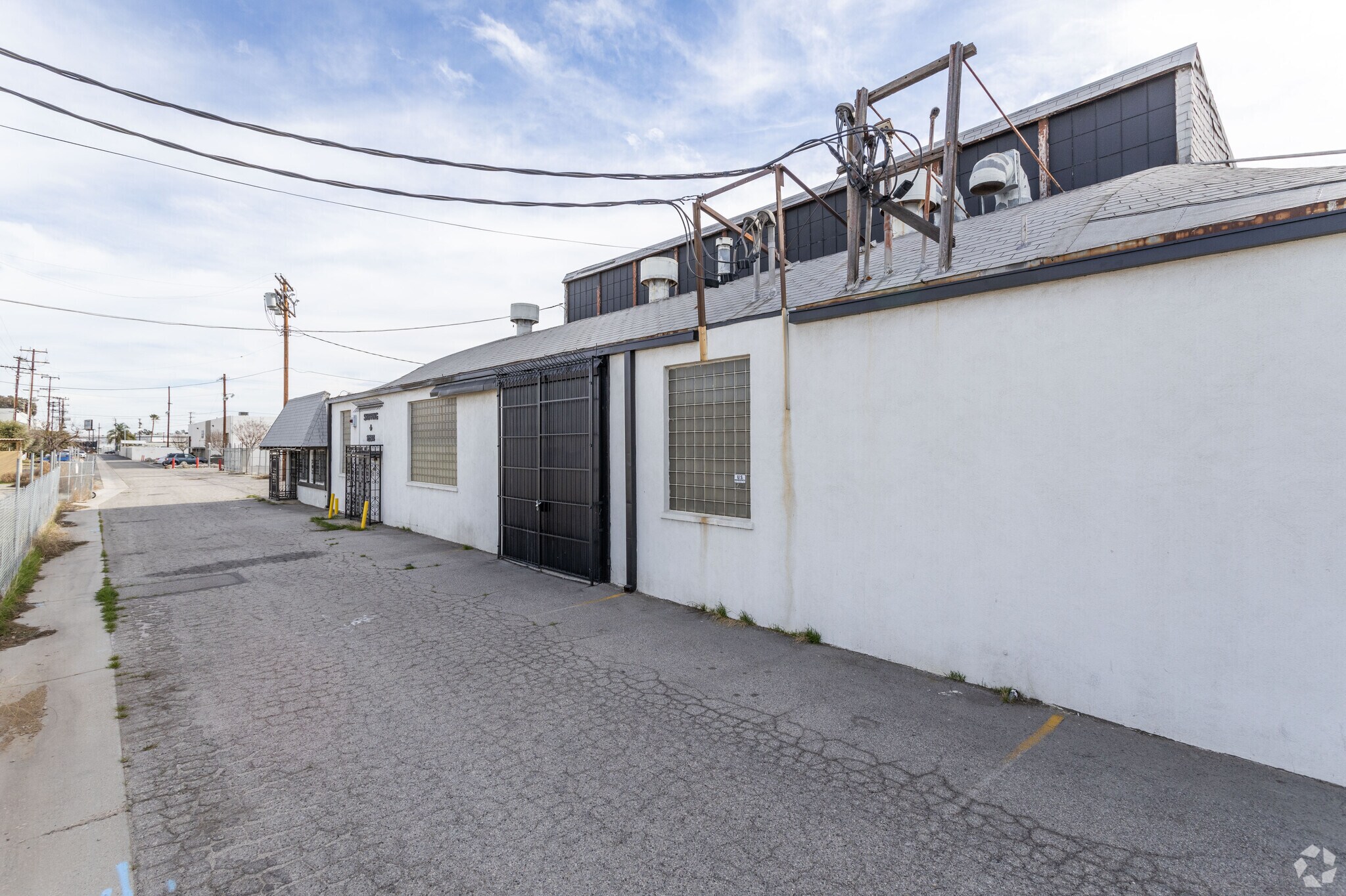 16214 Lindbergh St, Van Nuys, CA à vendre Photo de l’immeuble– Image 1 sur 5