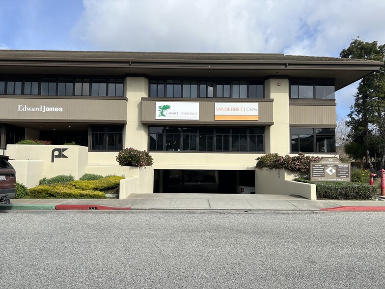 126 Clock Tower Pl, Carmel, CA à louer - Photo de l’immeuble – Image 2 sur 7