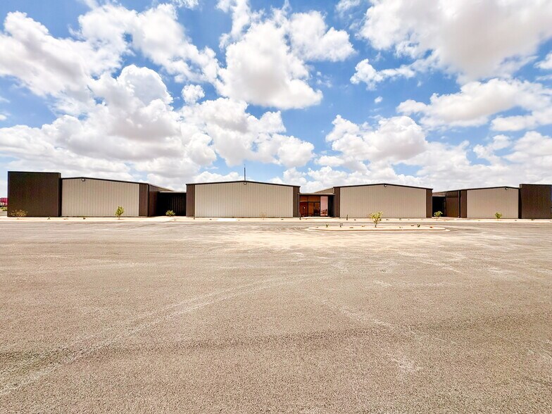 9930 W Highway 80, Midland, TX à louer - Photo de l’immeuble – Image 2 sur 22
