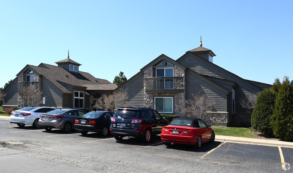 4450 Westbrook Dr, Aurora, IL à louer - Photo de l’immeuble – Image 2 sur 11