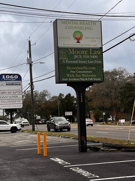 1046 W Busch Blvd, Tampa, FL à louer - Photo de l’immeuble – Image 2 sur 6