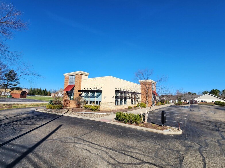 4118 State Route 43, Kent, OH à louer - Photo principale – Image 1 sur 13