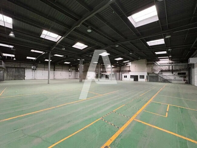 Plus de détails pour Bureau, Local d'activités à louer