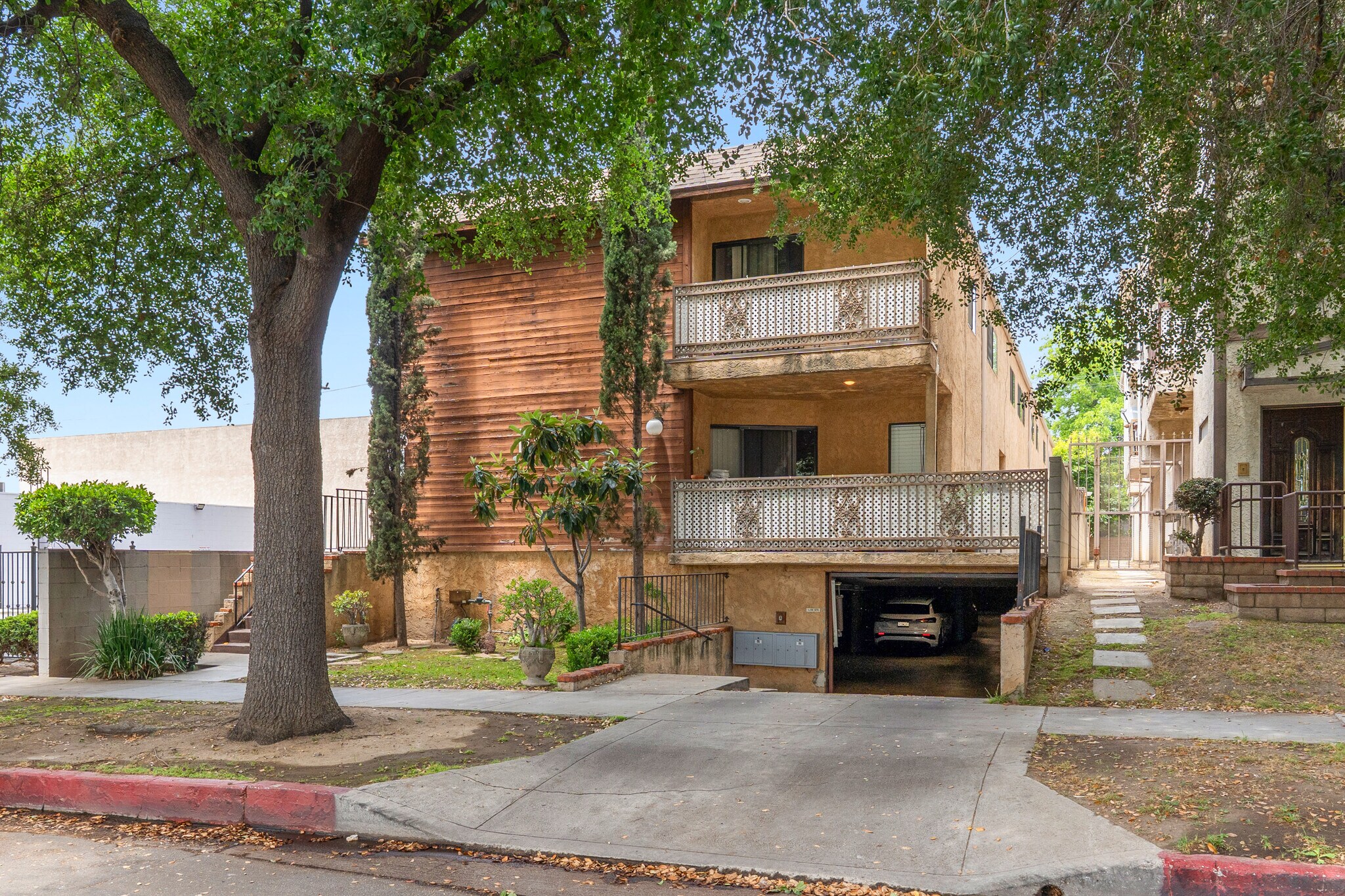 1113 Thompson Ave, Glendale, CA à vendre Photo de l’immeuble– Image 1 sur 14