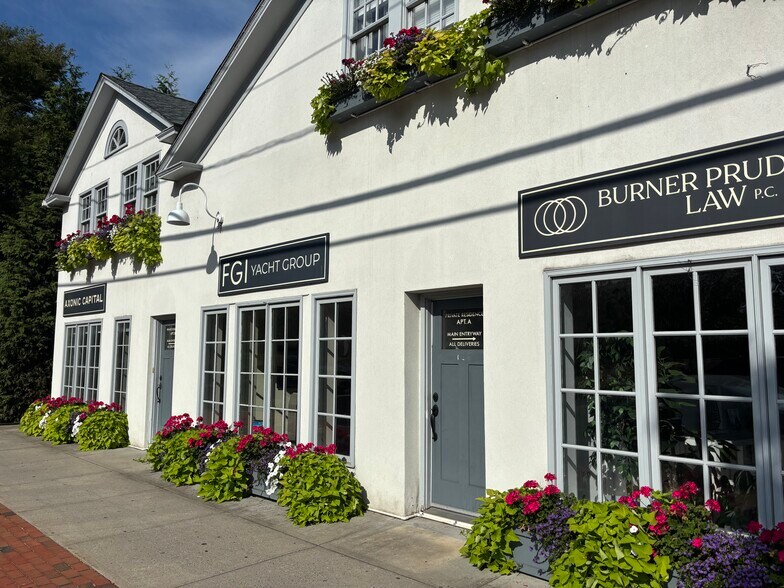 126-130 N Main St, East Hampton, NY à louer - Photo de l’immeuble – Image 2 sur 46