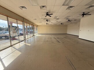 Plus de détails pour 1717 N Frazier St, Conroe, TX - Local commercial à louer