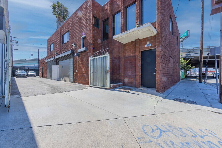 1509 Mateo St, Los Angeles, CA à vendre - Photo de l’immeuble – Image 2 sur 37