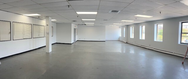 66-70 Randall Ave, Rockville Centre, NY à louer Photo intérieure– Image 1 sur 5
