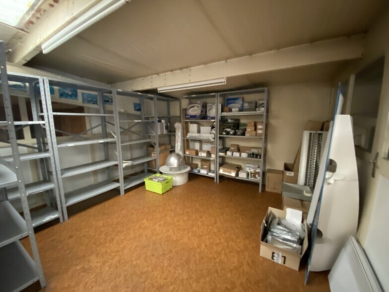 Local d'activités dans Gradignan à vendre - Photo de l’immeuble – Image 3 sur 7