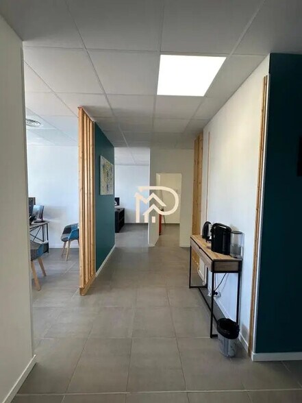 Bureau dans La Ciotat à louer - Photo de l’immeuble – Image 3 sur 6