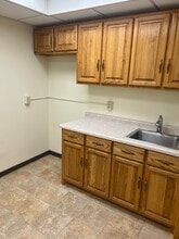 2040 Douglas Dr N, Golden Valley, MN à louer Photo intérieure– Image 2 sur 6
