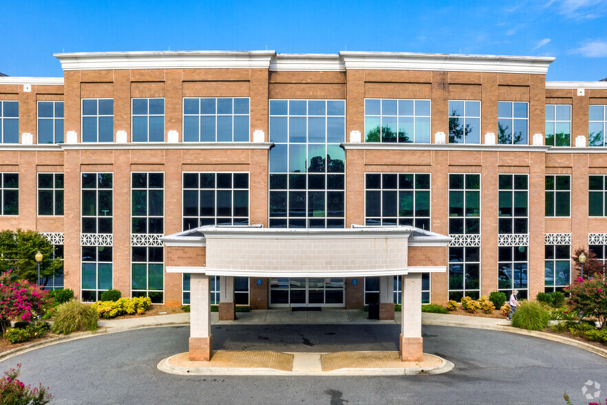 620-660 Summit Crossing Pl, Gastonia, NC à louer - Photo de l’immeuble – Image 2 sur 4