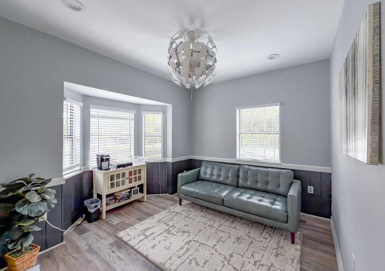 2563-2567 Capital Medical Blvd, Tallahassee, FL 32308 - Lot 2567 -  - Photo intérieure - Image 1 of 7