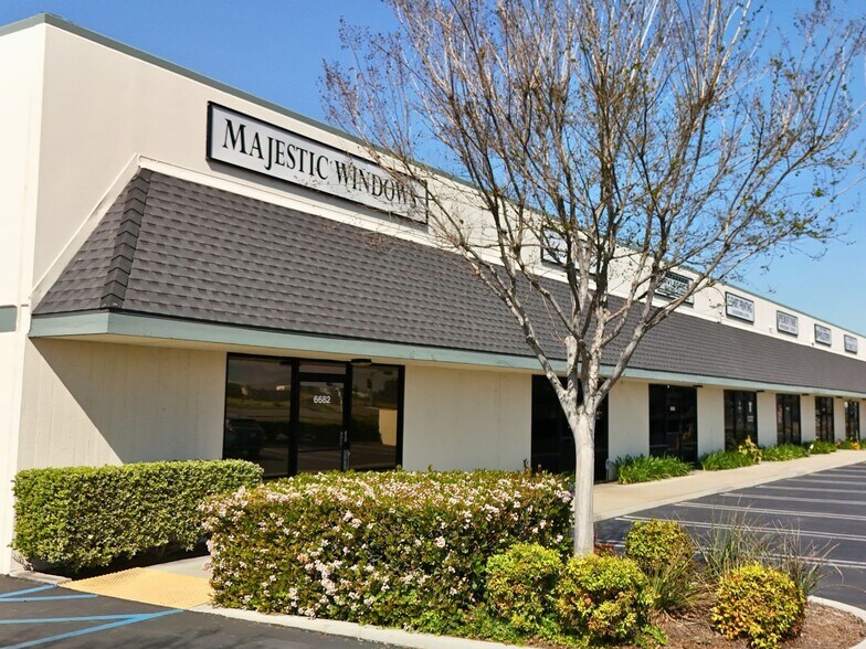 6682-6700 Van Buren Blvd, Riverside, CA à louer - Photo de l’immeuble – Image 2 sur 6