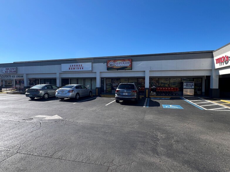 1217-1239 Kass Cir, Spring Hill, FL à louer - Photo de l’immeuble – Image 2 sur 5