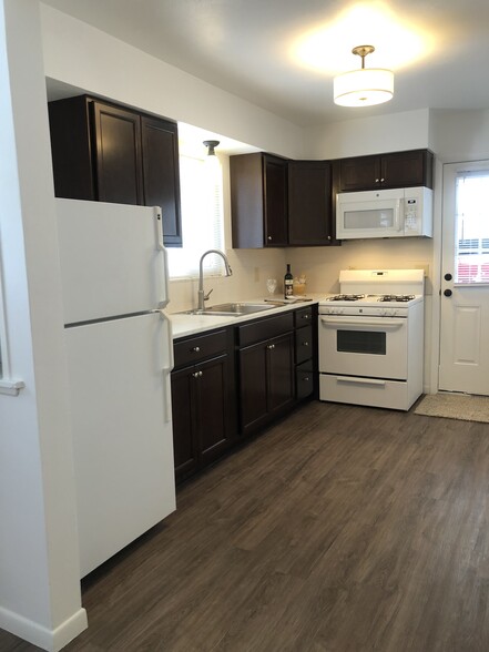 735-761 Hollywood Ave, Cuyahoga Falls, OH à vendre - Photo intérieure – Image 3 sur 12