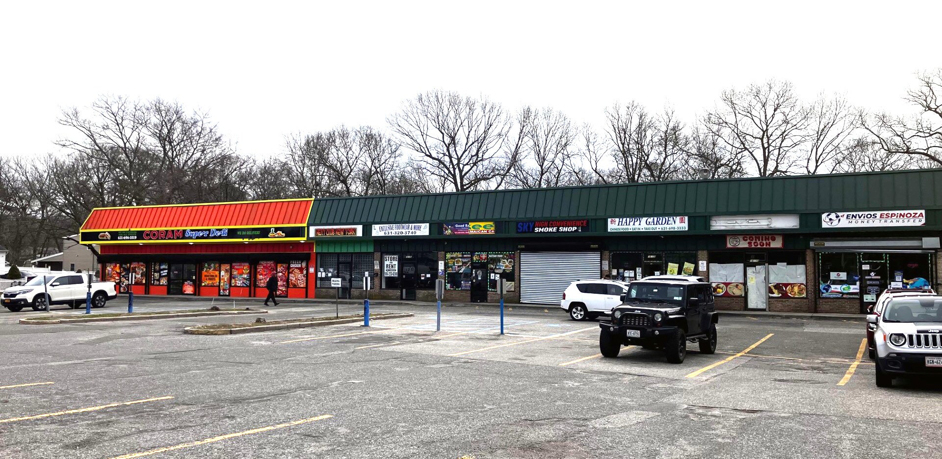 16 Middle Country Rd, Coram, NY à louer Photo principale– Image 1 sur 15