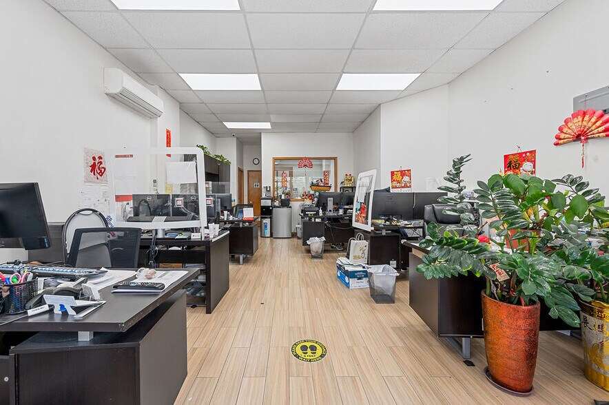 2343 Bath Ave, Brooklyn, NY à vendre - Photo de l’immeuble – Image 3 sur 32