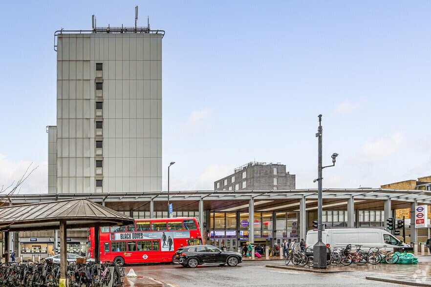 New Ealing Broadway, Londres à louer - Photo de l’immeuble – Image 2 sur 3