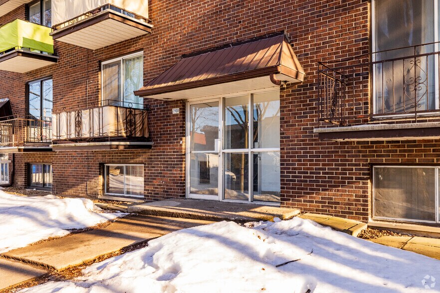 7900-7910 Av René-Descartes, Montréal, QC à vendre - Photo de l’immeuble – Image 2 sur 2