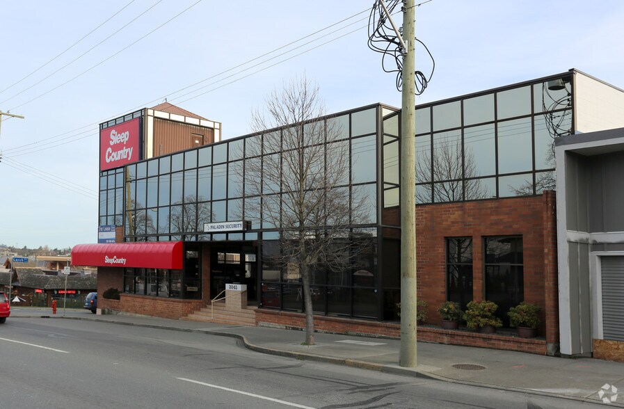 3045 Douglas St, Victoria, BC à louer - Photo de l’immeuble – Image 2 sur 4