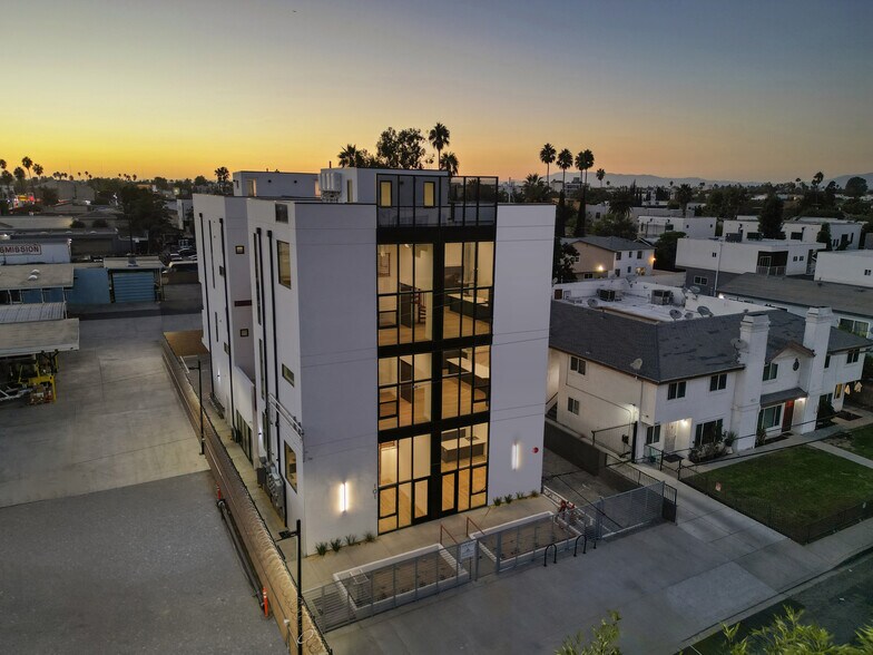 5617 Klump Ave, North Hollywood, CA à louer - Photo de l’immeuble – Image 1 sur 4