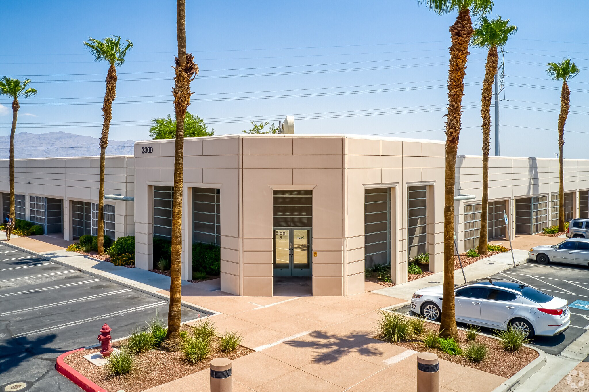 3300 N Cimarron Rd, Las Vegas, NV à vendre Photo de l’immeuble– Image 1 sur 6