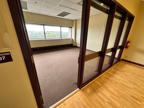 N14W23777 Stone Ridge Dr, Waukesha, WI à louer Photo intérieure– Image 1 sur 7