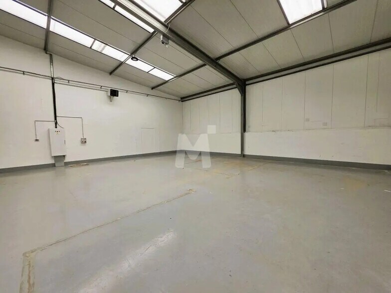 Local d’activités dans Évry-Courcouronnes à louer - Photo de l’immeuble – Image 3 sur 15