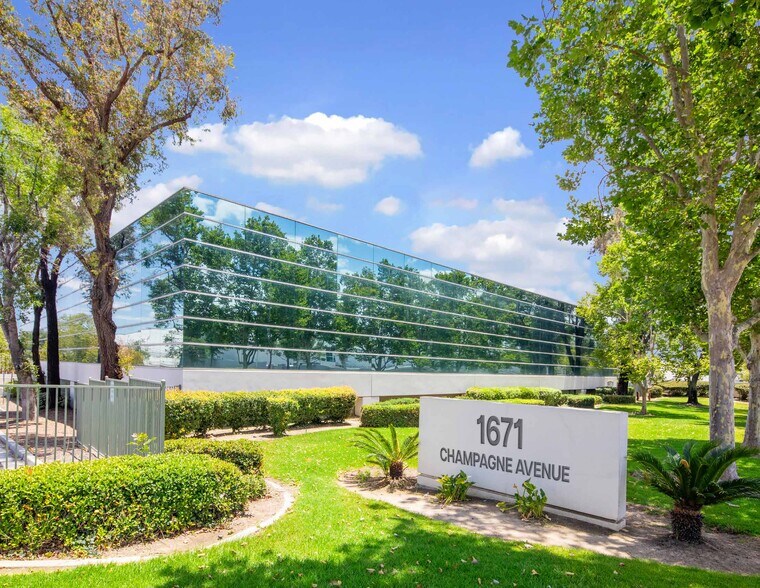 1671 S Champagne Ave, Ontario, CA à vendre - Photo de l’immeuble – Image 1 sur 5